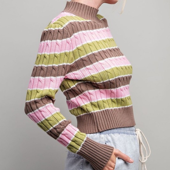 EE Some sweater size med - Picture 2 of 2